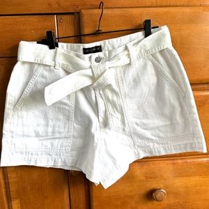 NWT Banana Republic Women’s White Denim Shorts With Tie Waist Size 12